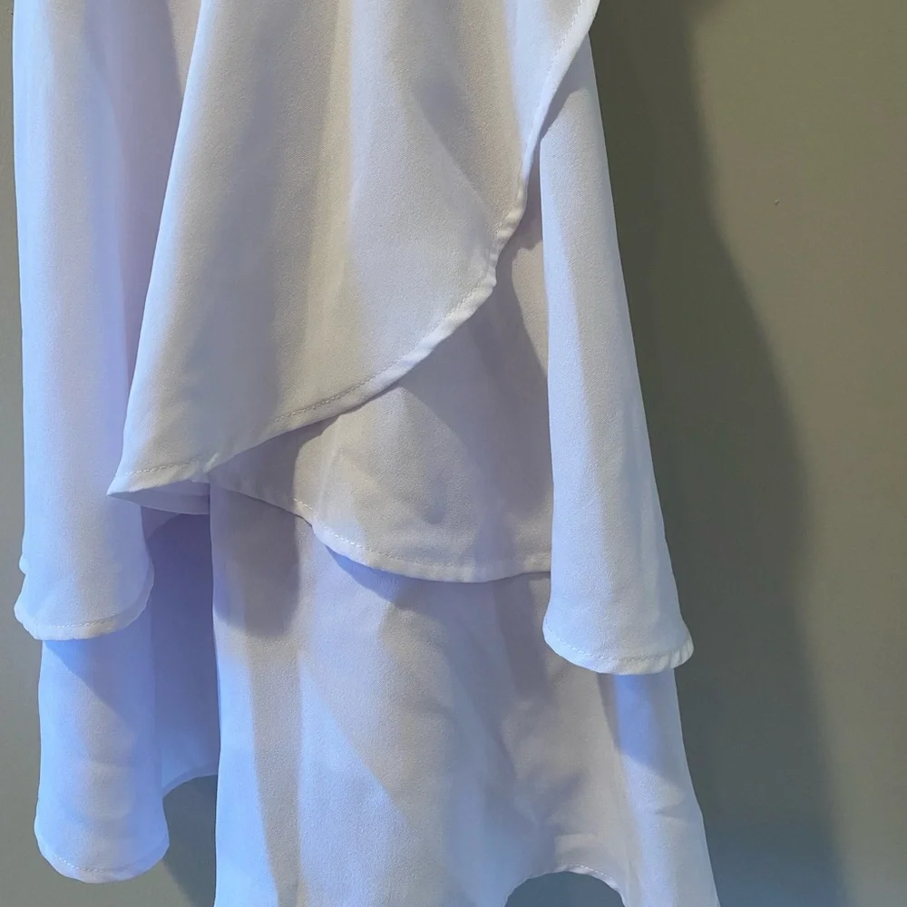 Elegant White Sleeveless Dress - Picture 5 of 5